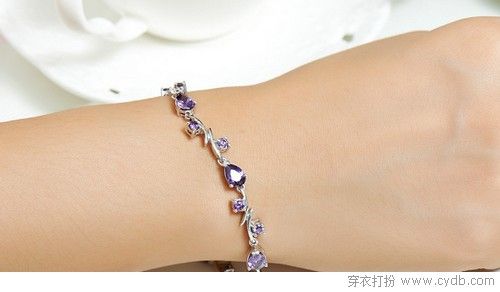 女人身上怎么能少得了飾品
