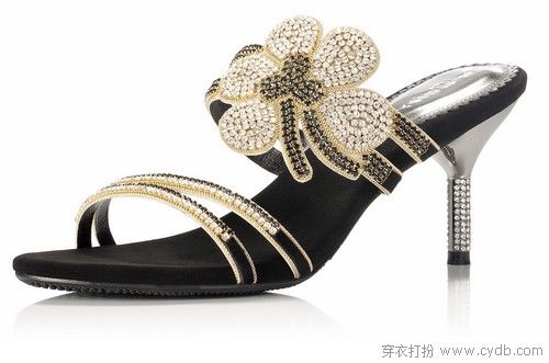 女人永遠少雙鞋