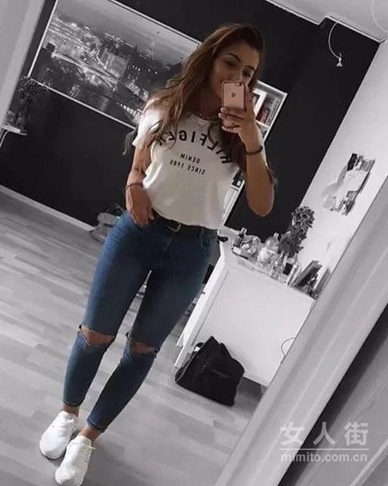 緊身牛仔褲盡顯女人韻味, 穿出凹造型！